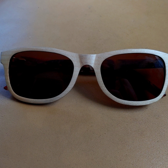 Earth Wood Sunglasses - Picture 1 of 6